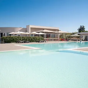 https://vada-village.it-tuscanyhotel.com